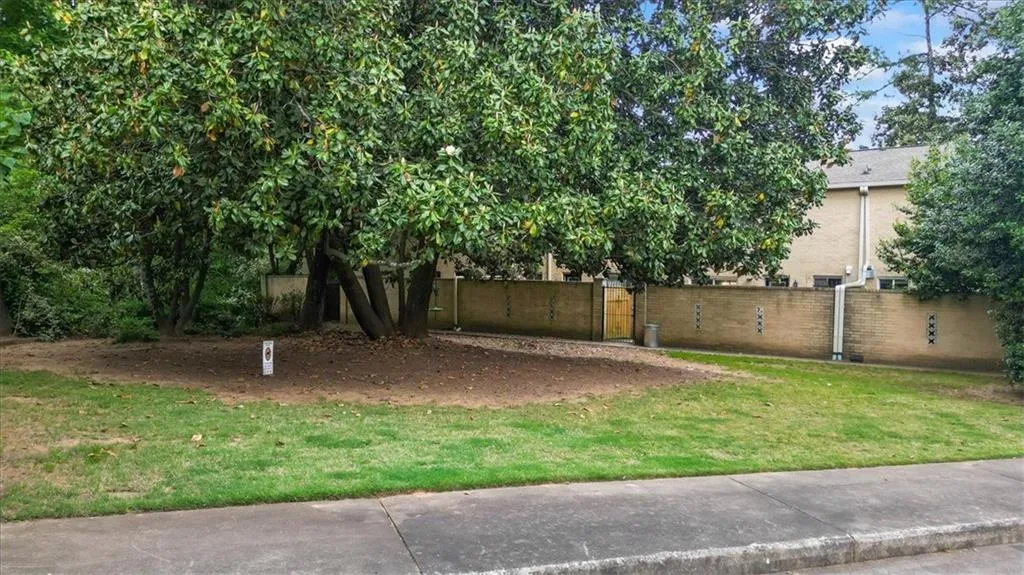 5400 Roswell Road Unit 3, Atlanta, Georgia 30342, 2 Bedrooms Bedrooms, ,1 BathroomBathrooms,Residential,Sold,5400 Roswell Road Unit 3,7385640