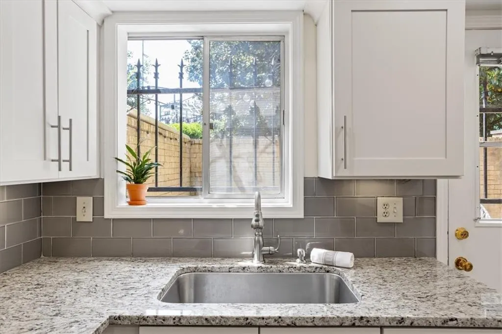 5400 Roswell Road Unit 3, Atlanta, Georgia 30342, 2 Bedrooms Bedrooms, ,1 BathroomBathrooms,Residential,Sold,5400 Roswell Road Unit 3,7385640