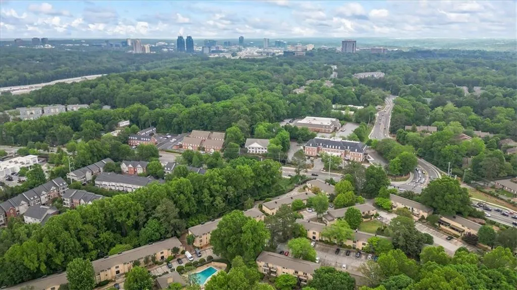 5400 Roswell Road Unit 3, Atlanta, Georgia 30342, 2 Bedrooms Bedrooms, ,1 BathroomBathrooms,Residential,Sold,5400 Roswell Road Unit 3,7385640