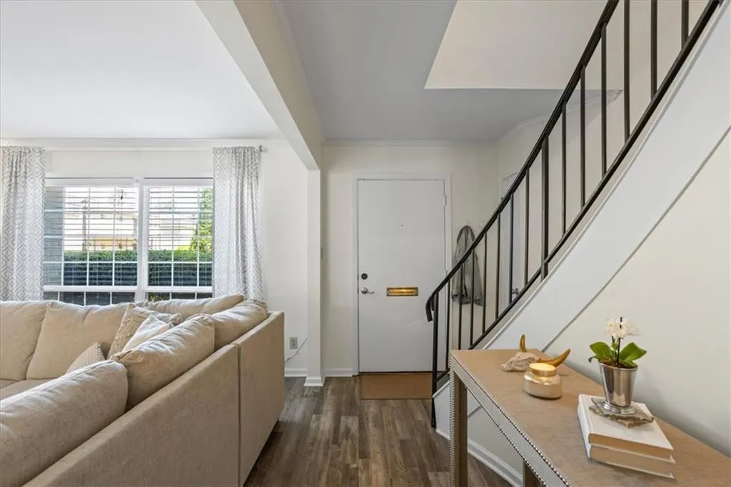 5400 Roswell Road Unit 3, Atlanta, Georgia 30342, 2 Bedrooms Bedrooms, ,1 BathroomBathrooms,Residential,Sold,5400 Roswell Road Unit 3,7385640