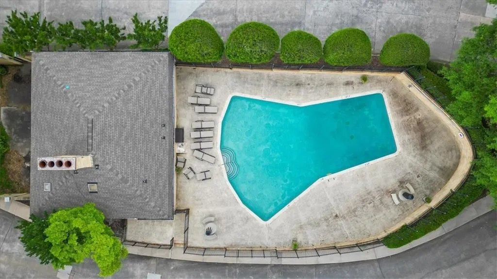 5400 Roswell Road Unit 3, Atlanta, Georgia 30342, 2 Bedrooms Bedrooms, ,1 BathroomBathrooms,Residential,Sold,5400 Roswell Road Unit 3,7385640