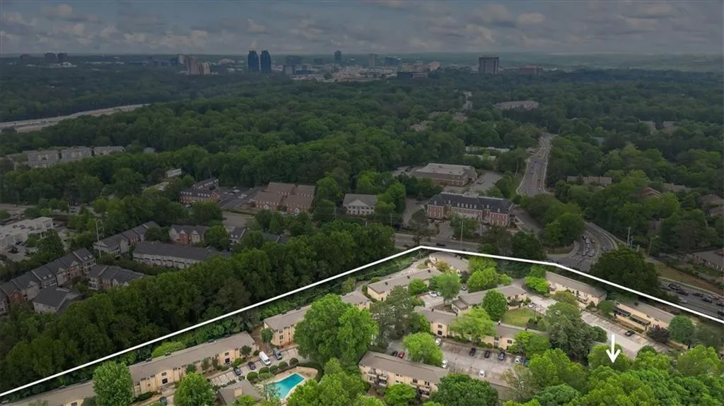 5400 Roswell Road Unit 3, Atlanta, Georgia 30342, 2 Bedrooms Bedrooms, ,1 BathroomBathrooms,Residential,Sold,5400 Roswell Road Unit 3,7385640