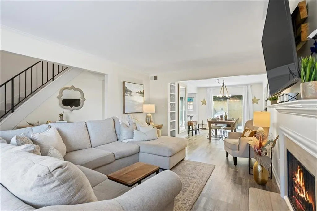 5400 Roswell Road Unit 3, Atlanta, Georgia 30342, 2 Bedrooms Bedrooms, ,1 BathroomBathrooms,Residential,Sold,5400 Roswell Road Unit 3,7385640