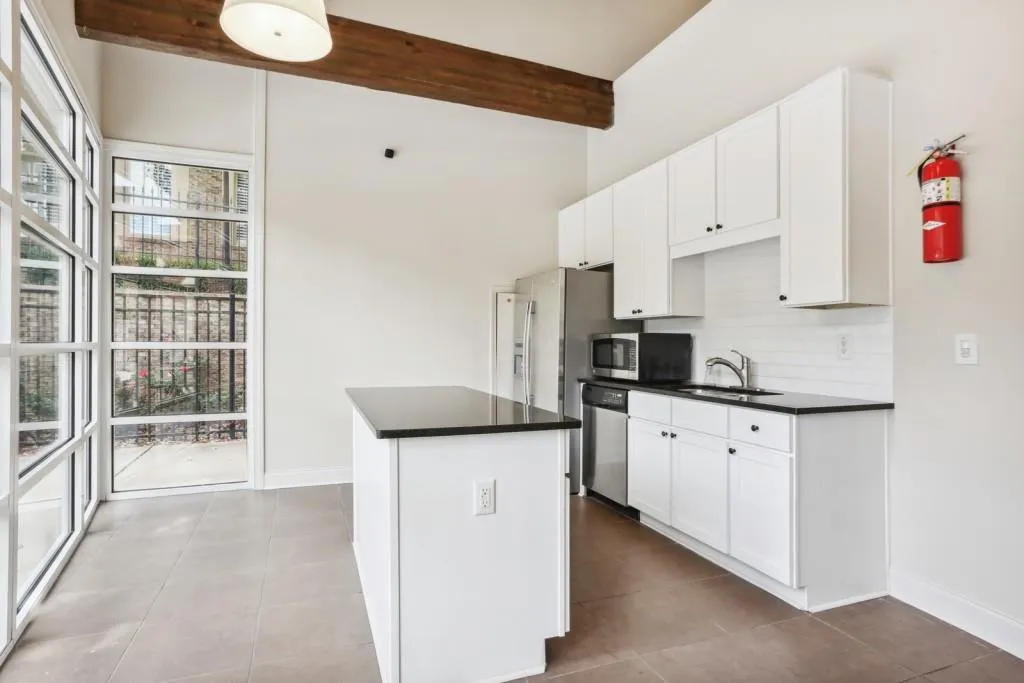 5566 High Point Road, Sandy Springs, Georgia 30342, 4 Bedrooms Bedrooms, ,3 BathroomsBathrooms,Residential,Sold,5566 High Point Road,7130030