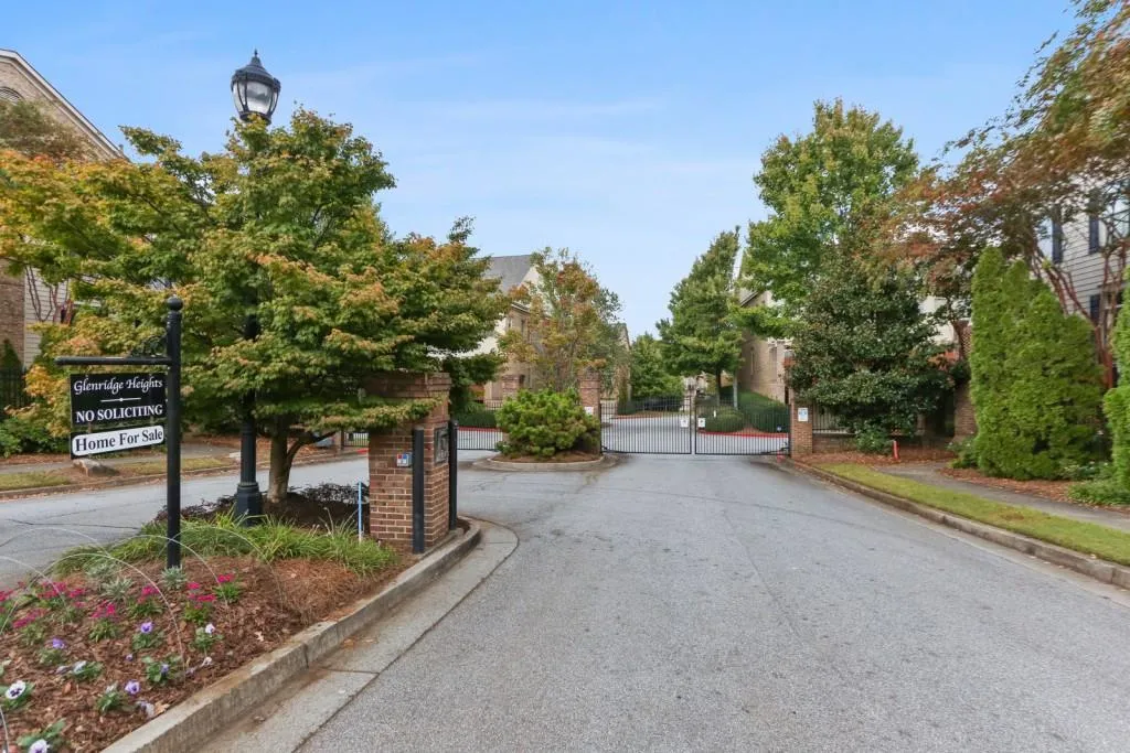 5566 High Point Road, Sandy Springs, Georgia 30342, 4 Bedrooms Bedrooms, ,3 BathroomsBathrooms,Residential,Sold,5566 High Point Road,7130030