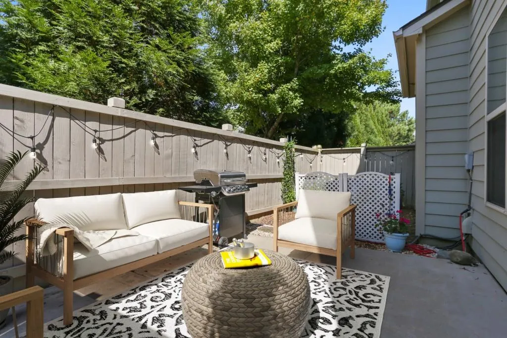 5566 High Point Road, Sandy Springs, Georgia 30342, 4 Bedrooms Bedrooms, ,3 BathroomsBathrooms,Residential,Sold,5566 High Point Road,7130030