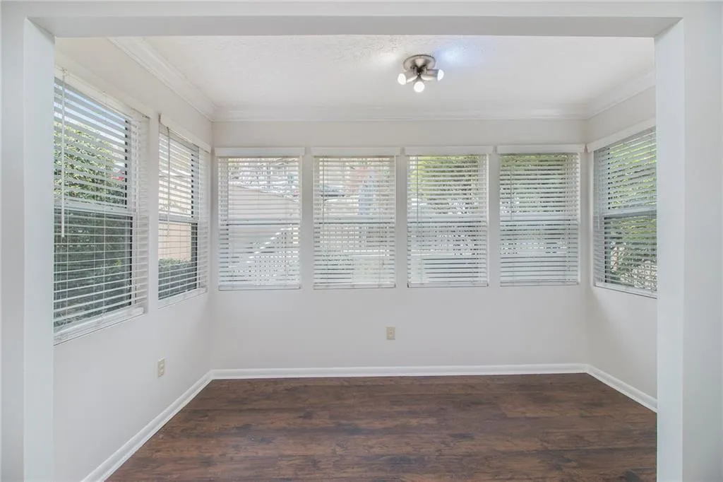 5149 Roswell Road Unit 3, Sandy Springs, Georgia 30342, 2 Bedrooms Bedrooms, ,1 BathroomBathrooms,Residential,Sold,5149 Roswell Road Unit 3,6861262