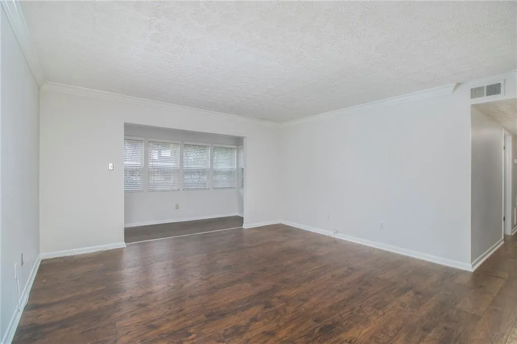 5149 Roswell Road Unit 3, Sandy Springs, Georgia 30342, 2 Bedrooms Bedrooms, ,1 BathroomBathrooms,Residential,Sold,5149 Roswell Road Unit 3,6861262