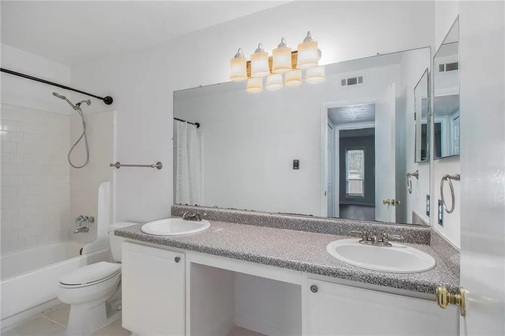 5149 Roswell Road Unit 3, Sandy Springs, Georgia 30342, 2 Bedrooms Bedrooms, ,1 BathroomBathrooms,Residential,Sold,5149 Roswell Road Unit 3,6861262