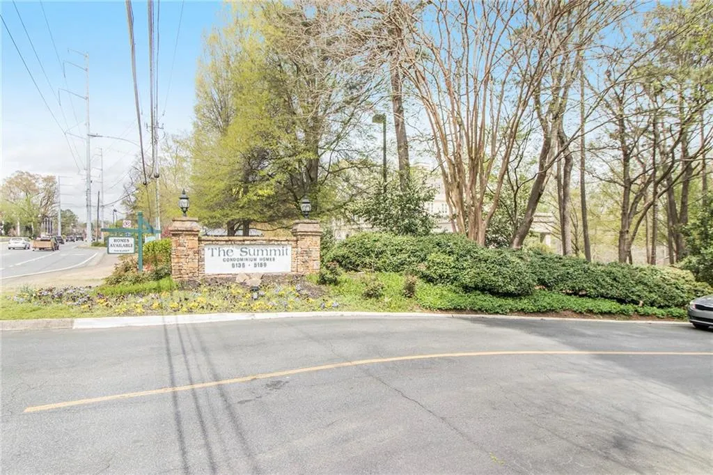 5149 Roswell Road Unit 3, Sandy Springs, Georgia 30342, 2 Bedrooms Bedrooms, ,1 BathroomBathrooms,Residential,Sold,5149 Roswell Road Unit 3,6861262