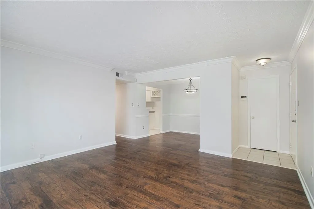 5149 Roswell Road Unit 3, Sandy Springs, Georgia 30342, 2 Bedrooms Bedrooms, ,1 BathroomBathrooms,Residential,Sold,5149 Roswell Road Unit 3,6861262