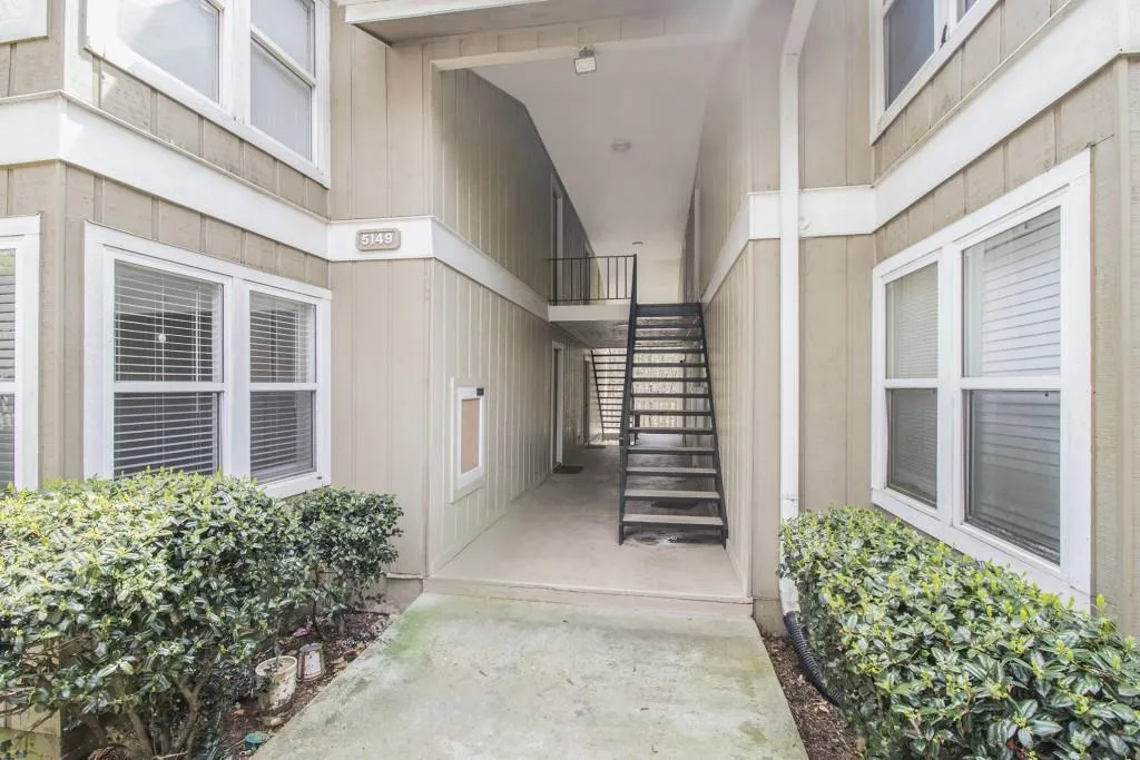 5149 Roswell Road Unit 3, Sandy Springs, Georgia 30342, 2 Bedrooms Bedrooms, ,1 BathroomBathrooms,Residential,Sold,5149 Roswell Road Unit 3,6861262