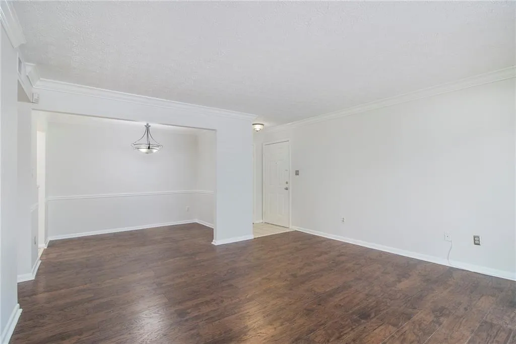 5149 Roswell Road Unit 3, Sandy Springs, Georgia 30342, 2 Bedrooms Bedrooms, ,1 BathroomBathrooms,Residential,Sold,5149 Roswell Road Unit 3,6861262