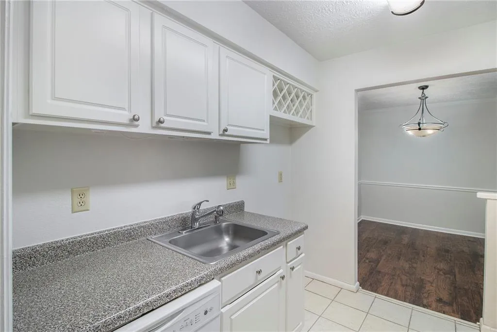 5149 Roswell Road Unit 3, Sandy Springs, Georgia 30342, 2 Bedrooms Bedrooms, ,1 BathroomBathrooms,Residential,Sold,5149 Roswell Road Unit 3,6861262