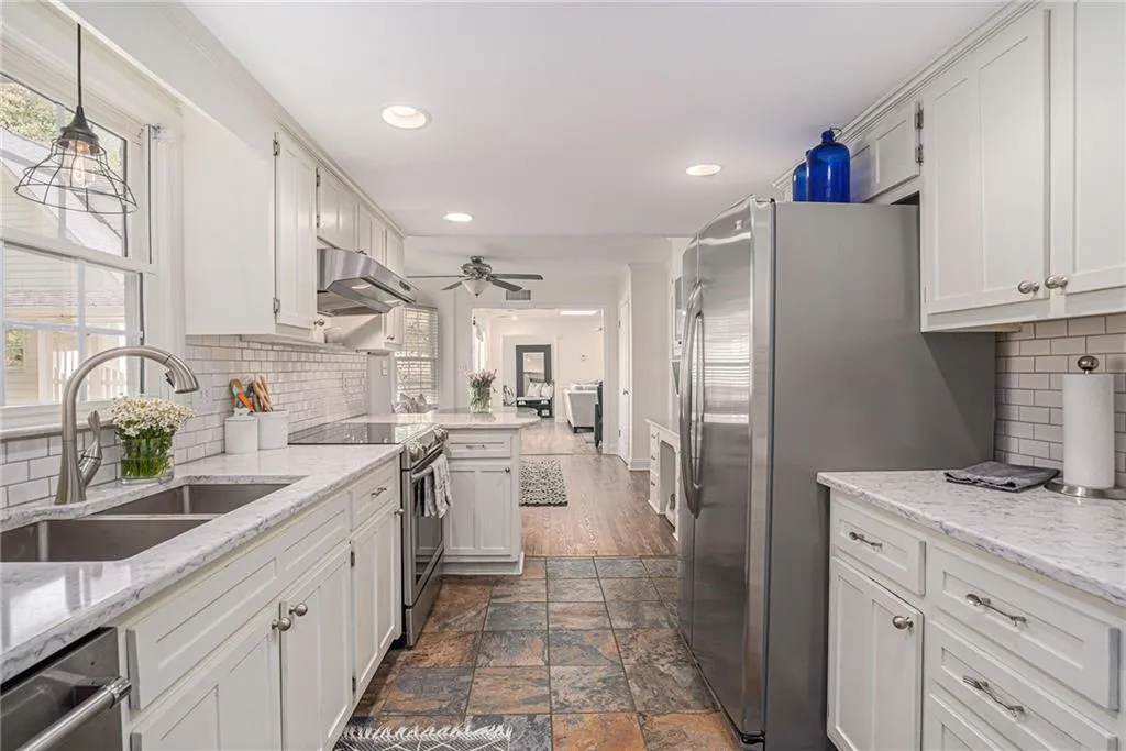 7199 Dunhill Terrace, Sandy Springs, Georgia 30328, 4 Bedrooms Bedrooms, ,3 BathroomsBathrooms,Residential,Sold,7199 Dunhill Terrace,7036983