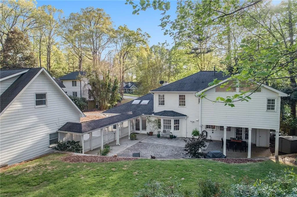 7199 Dunhill Terrace, Sandy Springs, Georgia 30328, 4 Bedrooms Bedrooms, ,3 BathroomsBathrooms,Residential,Sold,7199 Dunhill Terrace,7036983