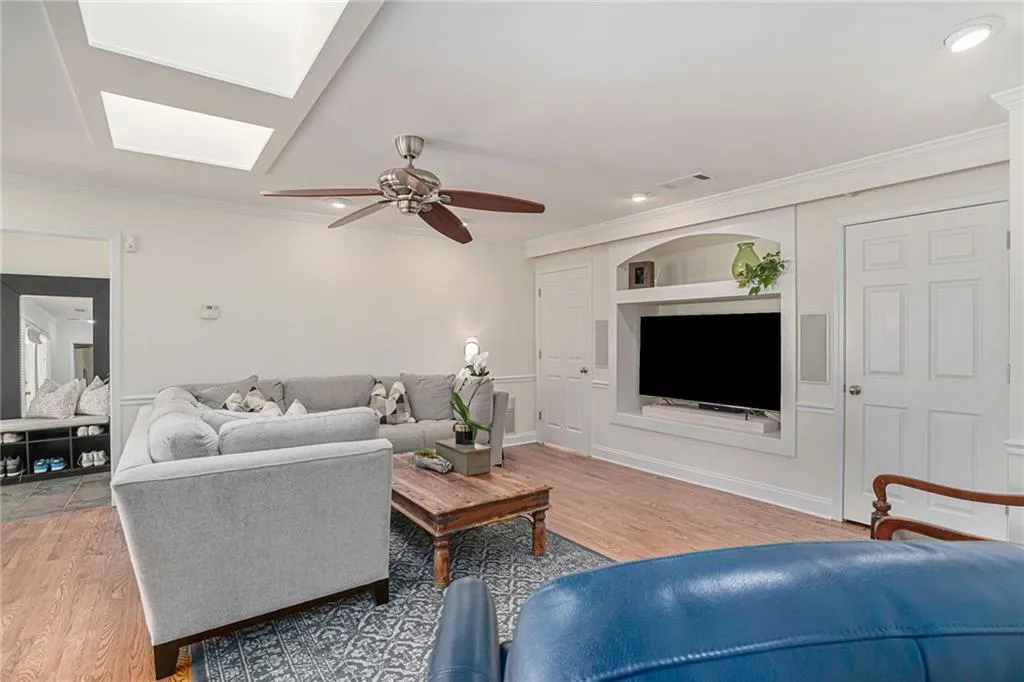 7199 Dunhill Terrace, Sandy Springs, Georgia 30328, 4 Bedrooms Bedrooms, ,3 BathroomsBathrooms,Residential,Sold,7199 Dunhill Terrace,7036983