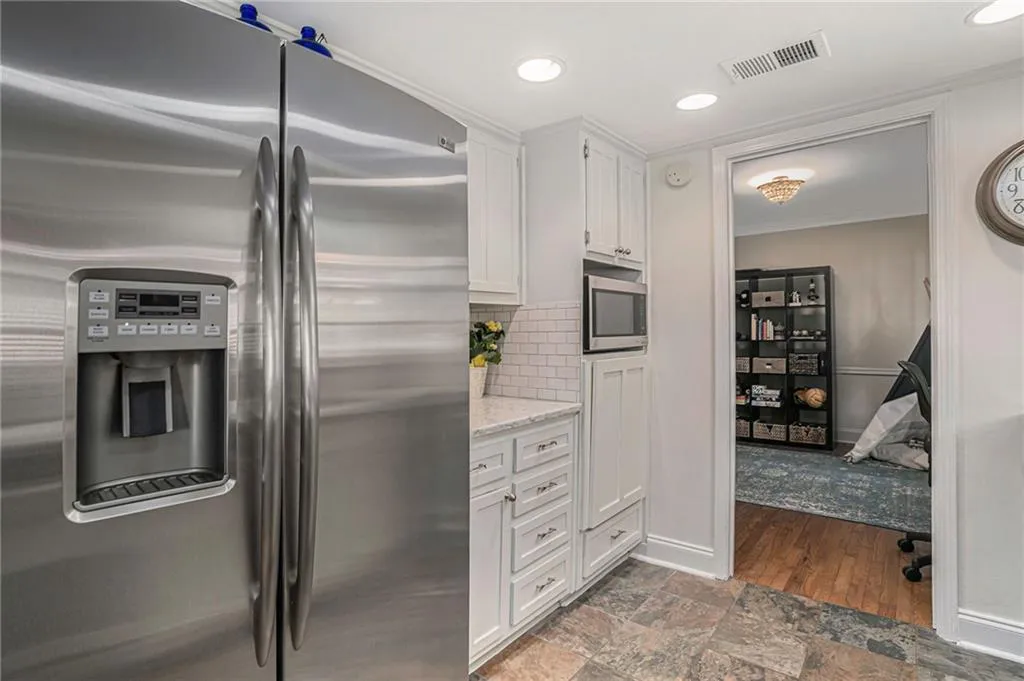 7199 Dunhill Terrace, Sandy Springs, Georgia 30328, 4 Bedrooms Bedrooms, ,3 BathroomsBathrooms,Residential,Sold,7199 Dunhill Terrace,7036983