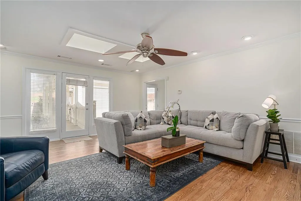 7199 Dunhill Terrace, Sandy Springs, Georgia 30328, 4 Bedrooms Bedrooms, ,3 BathroomsBathrooms,Residential,Sold,7199 Dunhill Terrace,7036983