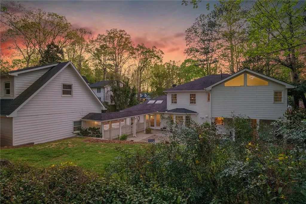 7199 Dunhill Terrace, Sandy Springs, Georgia 30328, 4 Bedrooms Bedrooms, ,3 BathroomsBathrooms,Residential,Sold,7199 Dunhill Terrace,7036983