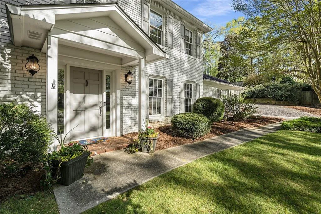 7199 Dunhill Terrace, Sandy Springs, Georgia 30328, 4 Bedrooms Bedrooms, ,3 BathroomsBathrooms,Residential,Sold,7199 Dunhill Terrace,7036983