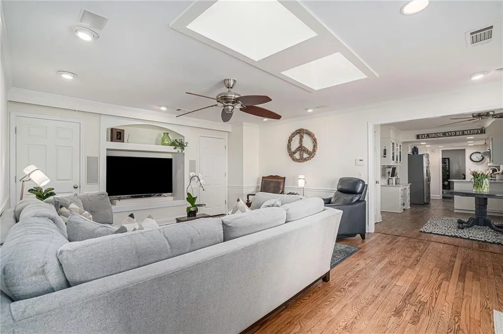 7199 Dunhill Terrace, Sandy Springs, Georgia 30328, 4 Bedrooms Bedrooms, ,3 BathroomsBathrooms,Residential,Sold,7199 Dunhill Terrace,7036983