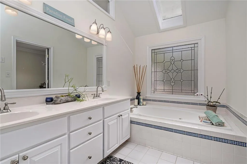 7199 Dunhill Terrace, Sandy Springs, Georgia 30328, 4 Bedrooms Bedrooms, ,3 BathroomsBathrooms,Residential,Sold,7199 Dunhill Terrace,7036983