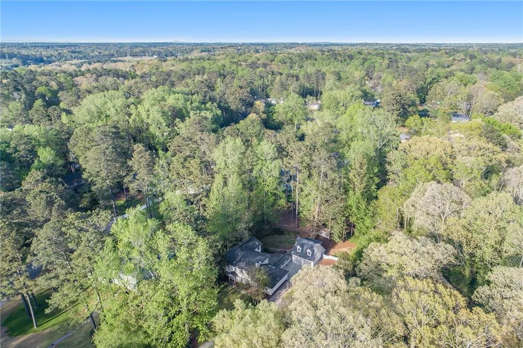 7199 Dunhill Terrace, Sandy Springs, Georgia 30328, 4 Bedrooms Bedrooms, ,3 BathroomsBathrooms,Residential,Sold,7199 Dunhill Terrace,7036983