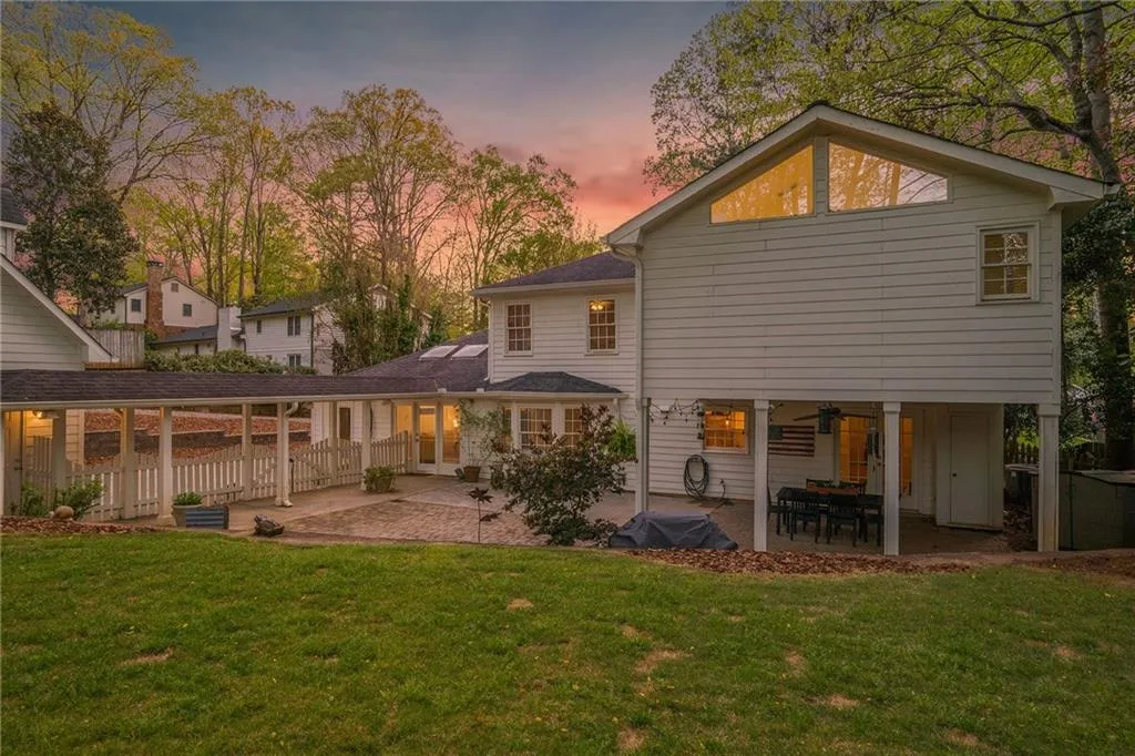 7199 Dunhill Terrace, Sandy Springs, Georgia 30328, 4 Bedrooms Bedrooms, ,3 BathroomsBathrooms,Residential,Sold,7199 Dunhill Terrace,7036983