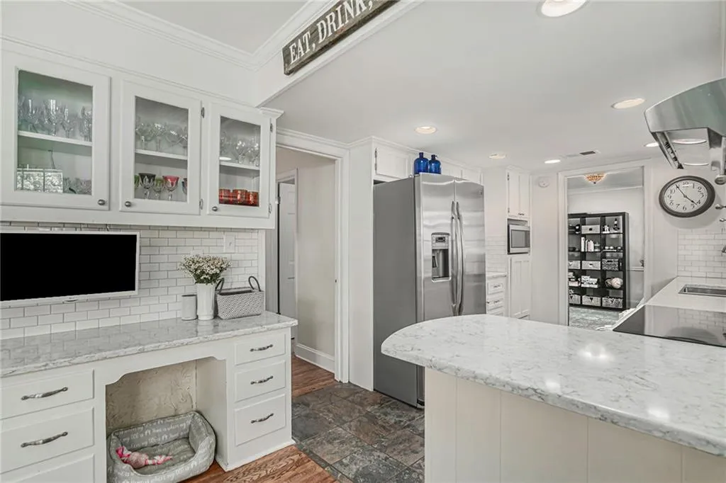 7199 Dunhill Terrace, Sandy Springs, Georgia 30328, 4 Bedrooms Bedrooms, ,3 BathroomsBathrooms,Residential,Sold,7199 Dunhill Terrace,7036983