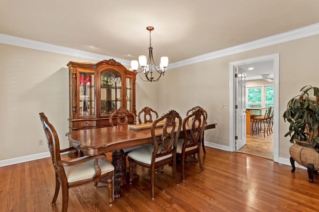 455 W Spalding Drive, Sandy Springs, Georgia 30328, 4 Bedrooms Bedrooms, ,3 BathroomsBathrooms,Residential,Sold,455 W Spalding Drive,7272349