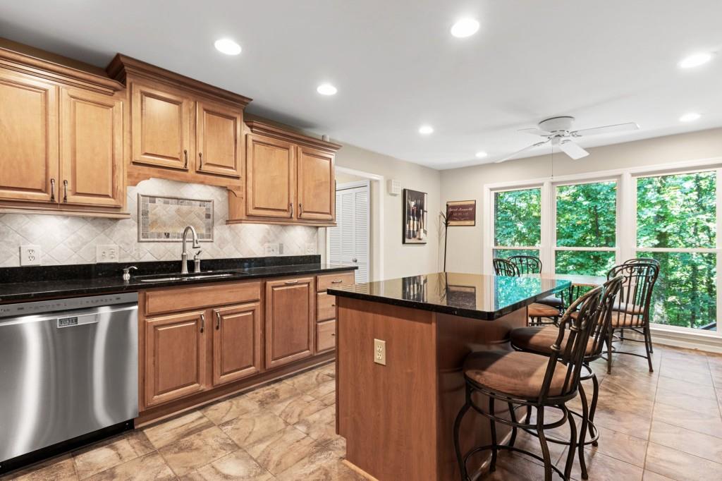 455 W Spalding Drive, Sandy Springs, Georgia 30328, 4 Bedrooms Bedrooms, ,3 BathroomsBathrooms,Residential,Sold,455 W Spalding Drive,7272349