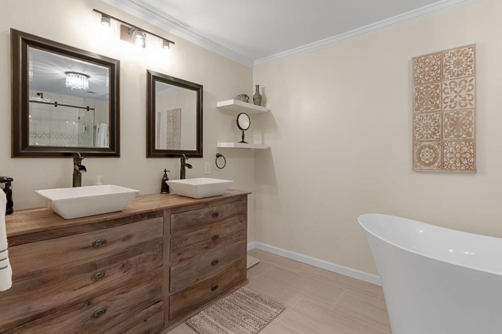 455 W Spalding Drive, Sandy Springs, Georgia 30328, 4 Bedrooms Bedrooms, ,3 BathroomsBathrooms,Residential,Sold,455 W Spalding Drive,7272349