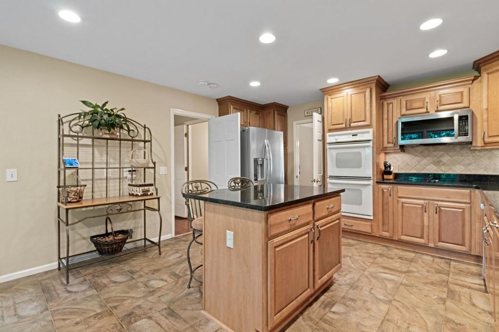 455 W Spalding Drive, Sandy Springs, Georgia 30328, 4 Bedrooms Bedrooms, ,3 BathroomsBathrooms,Residential,Sold,455 W Spalding Drive,7272349