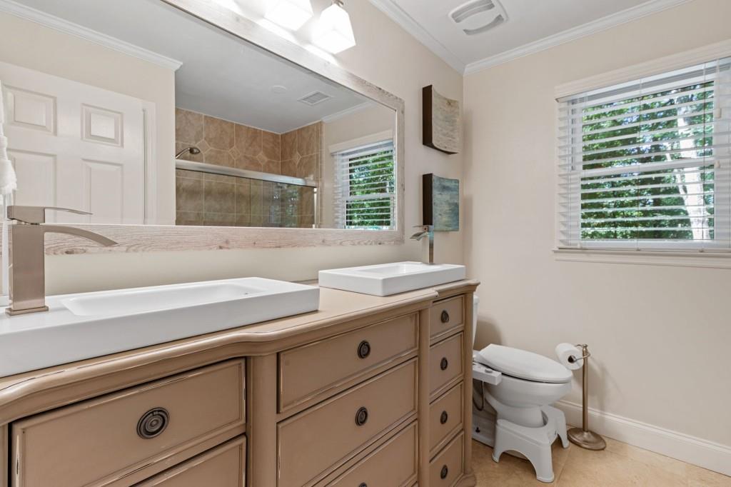 455 W Spalding Drive, Sandy Springs, Georgia 30328, 4 Bedrooms Bedrooms, ,3 BathroomsBathrooms,Residential,Sold,455 W Spalding Drive,7272349