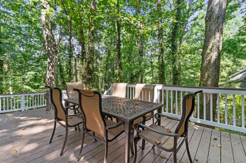 455 W Spalding Drive, Sandy Springs, Georgia 30328, 4 Bedrooms Bedrooms, ,3 BathroomsBathrooms,Residential,Sold,455 W Spalding Drive,7272349