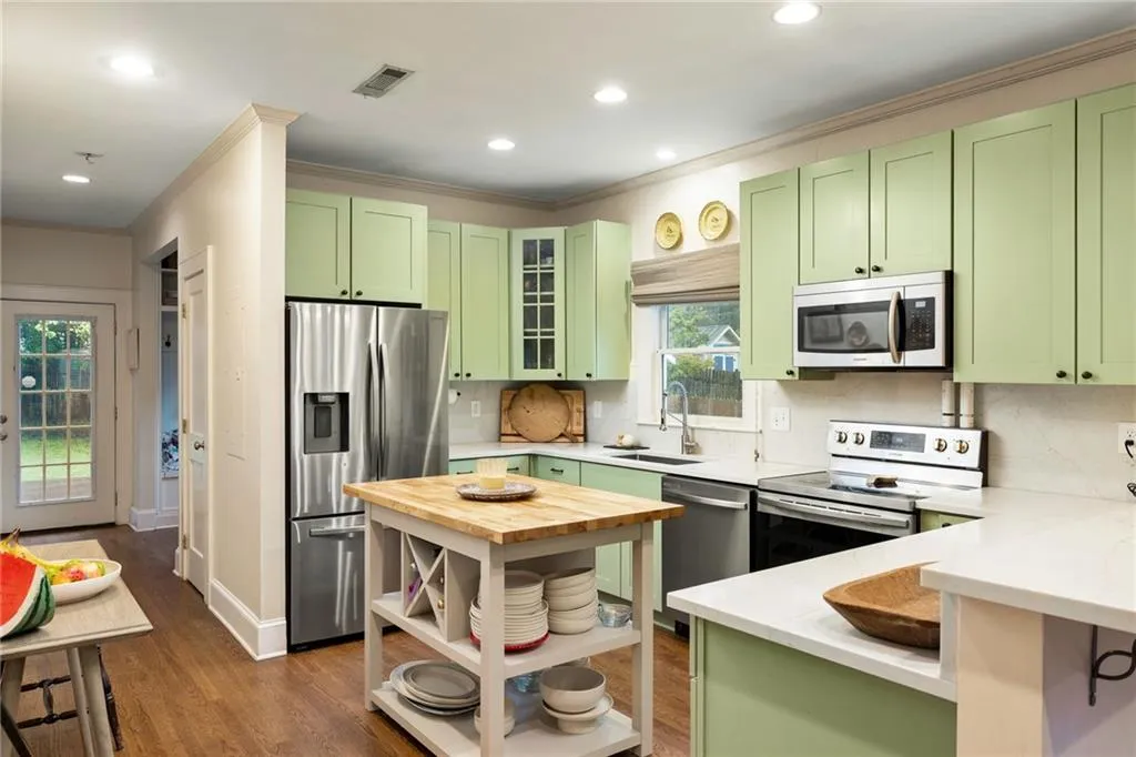 979 Hall Place Nw, Atlanta, Georgia 30318, 3 Bedrooms Bedrooms, ,2 BathroomsBathrooms,Residential,For Sale,979 Hall Place Nw,7642717
