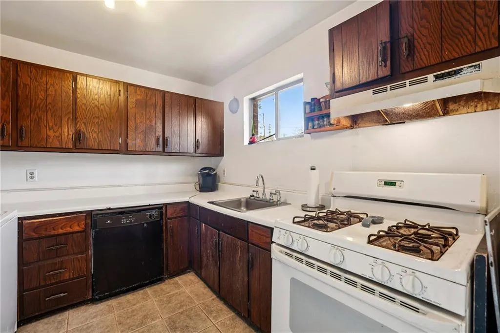 5544 Kingsport Drive Ne Unit 25, Atlanta, Georgia 30342, 3 Bedrooms Bedrooms, ,2 BathroomsBathrooms,Residential,For Sale,5544 Kingsport Drive Ne Unit 25,7714442