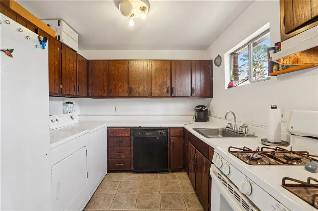 5544 Kingsport Drive Ne Unit 25, Atlanta, Georgia 30342, 3 Bedrooms Bedrooms, ,2 BathroomsBathrooms,Residential,For Sale,5544 Kingsport Drive Ne Unit 25,7714442