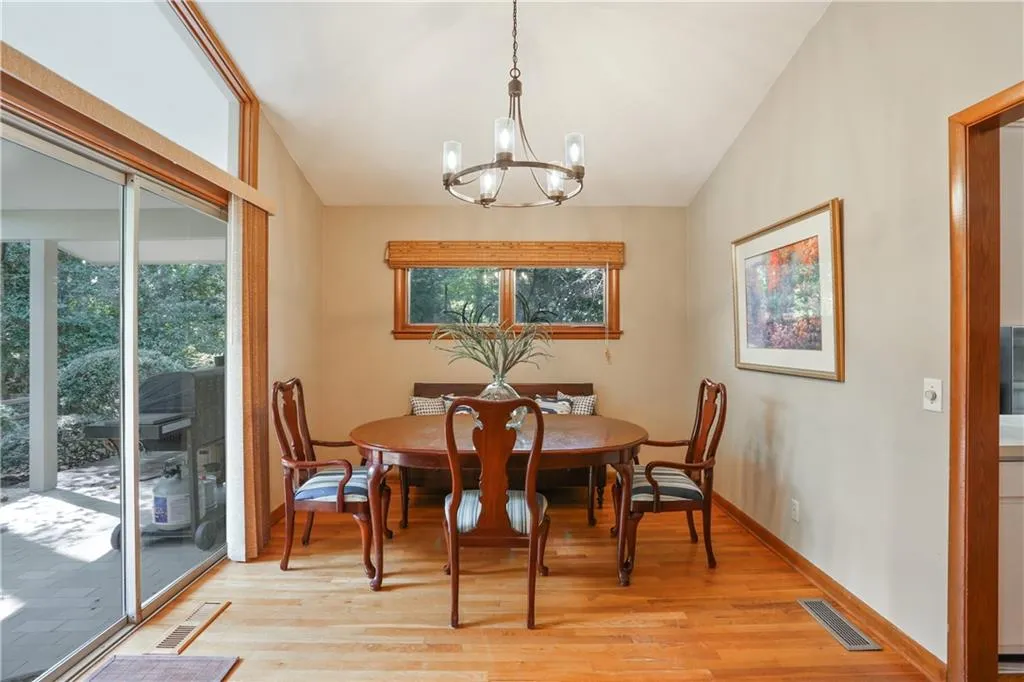 7280 Hunters Branch Drive, Sandy Springs, Georgia 30328, 4 Bedrooms Bedrooms, ,3 BathroomsBathrooms,Residential,Sold,7280 Hunters Branch Drive,6524002