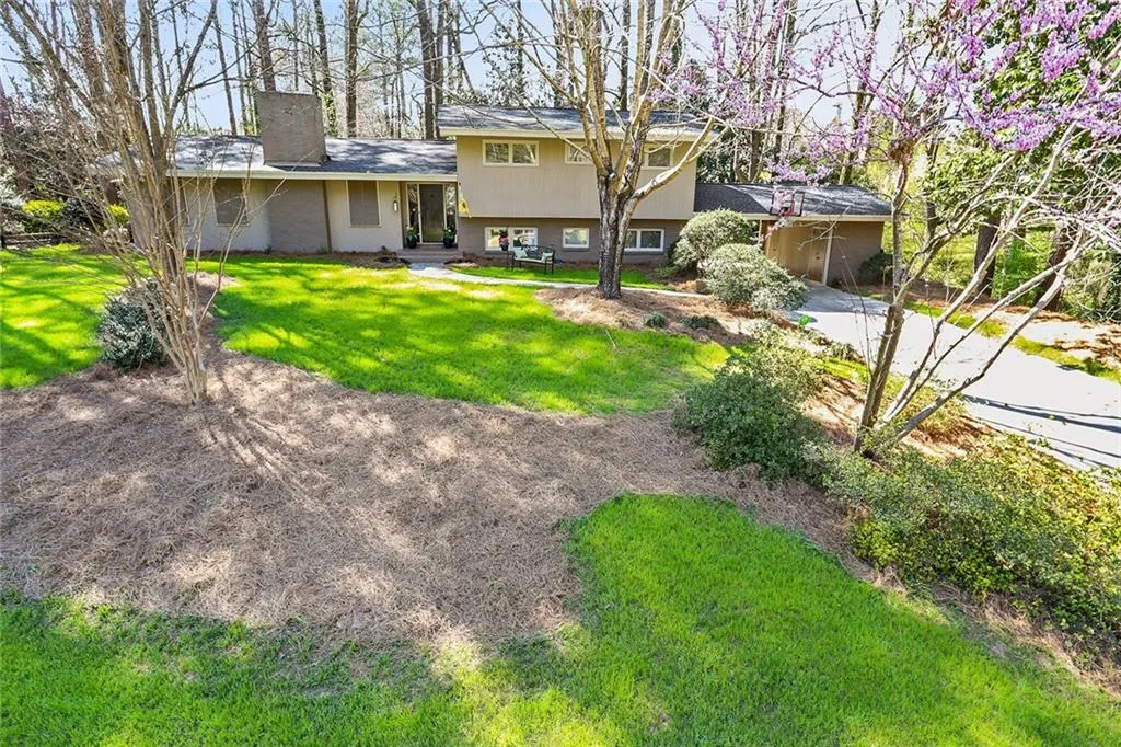 7280 Hunters Branch Drive, Sandy Springs, Georgia 30328, 4 Bedrooms Bedrooms, ,3 BathroomsBathrooms,Residential,Sold,7280 Hunters Branch Drive,6524002