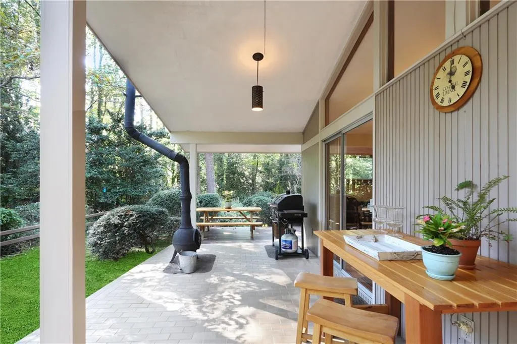 7280 Hunters Branch Drive, Sandy Springs, Georgia 30328, 4 Bedrooms Bedrooms, ,3 BathroomsBathrooms,Residential,Sold,7280 Hunters Branch Drive,6524002