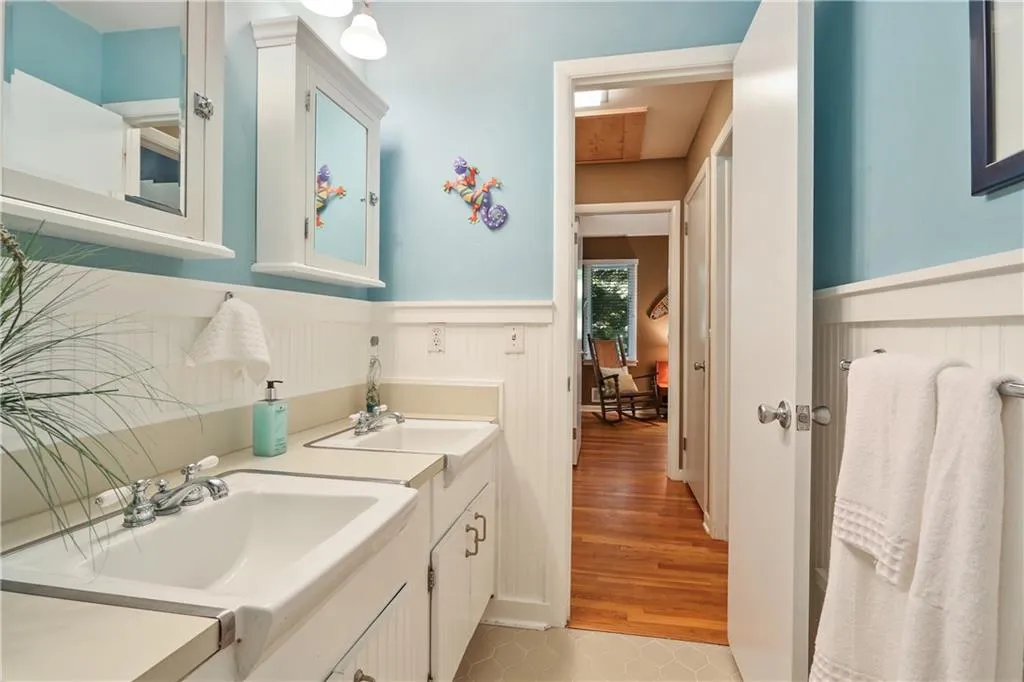 7280 Hunters Branch Drive, Sandy Springs, Georgia 30328, 4 Bedrooms Bedrooms, ,3 BathroomsBathrooms,Residential,Sold,7280 Hunters Branch Drive,6524002