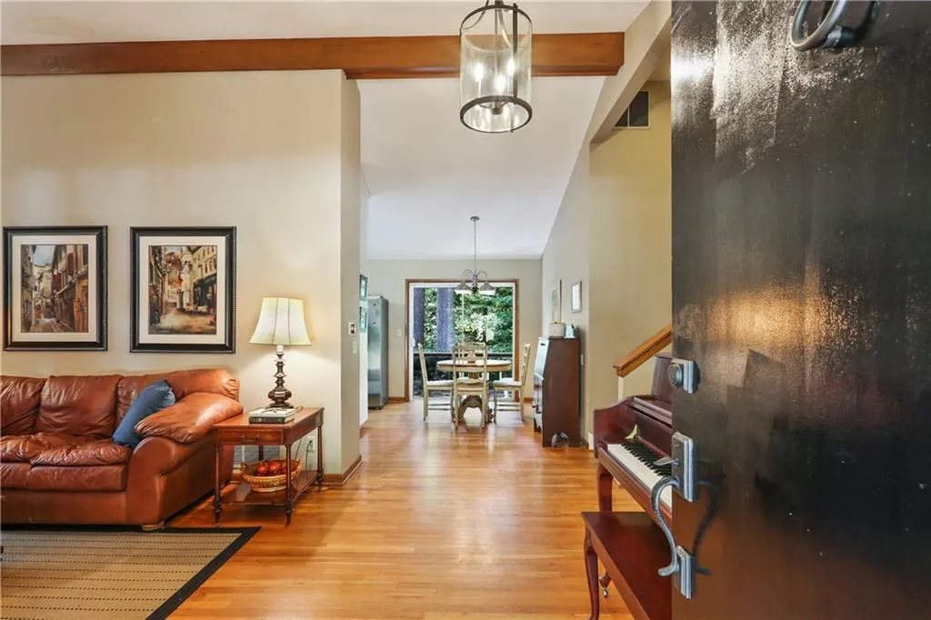 7280 Hunters Branch Drive, Sandy Springs, Georgia 30328, 4 Bedrooms Bedrooms, ,3 BathroomsBathrooms,Residential,Sold,7280 Hunters Branch Drive,6524002