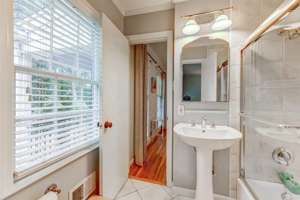 375 Forest Hills Drive, Atlanta, Georgia 30342, 3 Bedrooms Bedrooms, ,2 BathroomsBathrooms,Residential,Sold,375 Forest Hills Drive,6029662