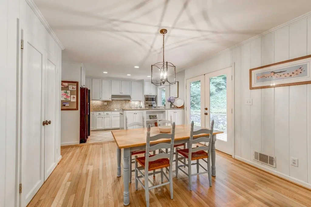 375 Forest Hills Drive, Atlanta, Georgia 30342, 3 Bedrooms Bedrooms, ,2 BathroomsBathrooms,Residential,Sold,375 Forest Hills Drive,6029662