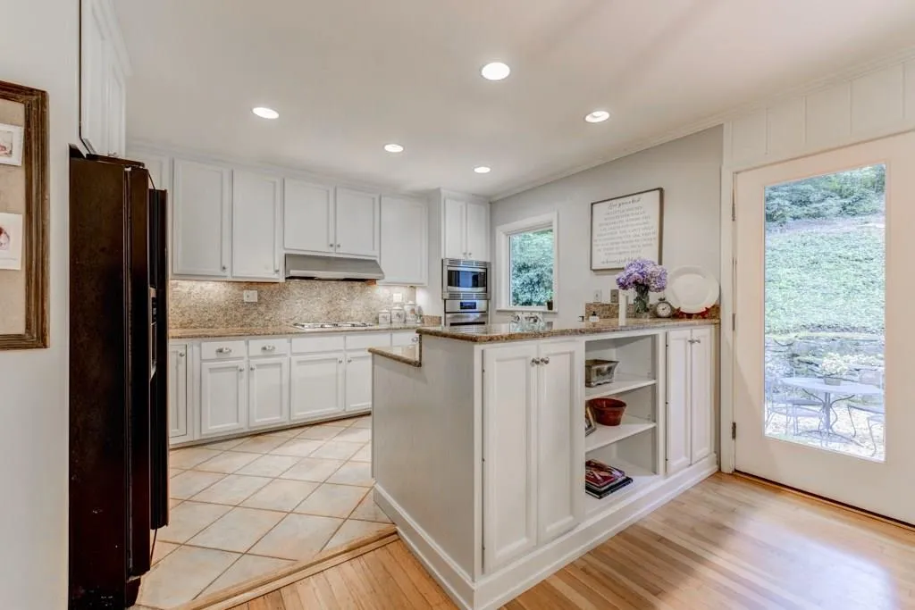 375 Forest Hills Drive, Atlanta, Georgia 30342, 3 Bedrooms Bedrooms, ,2 BathroomsBathrooms,Residential,Sold,375 Forest Hills Drive,6029662