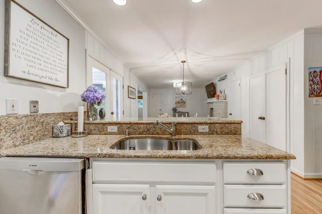 375 Forest Hills Drive, Atlanta, Georgia 30342, 3 Bedrooms Bedrooms, ,2 BathroomsBathrooms,Residential,Sold,375 Forest Hills Drive,6029662