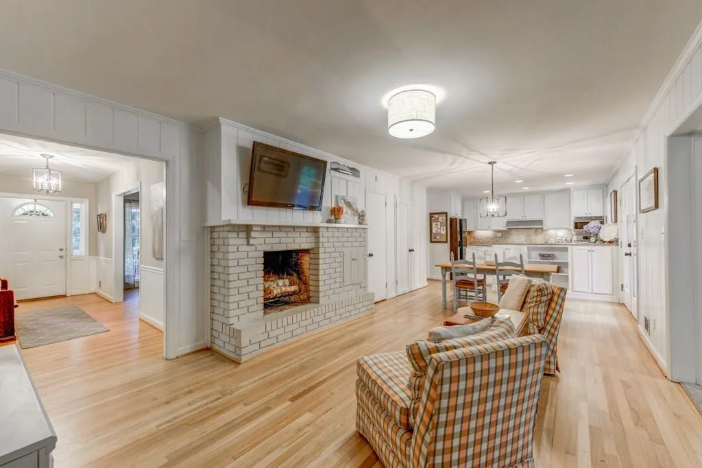 375 Forest Hills Drive, Atlanta, Georgia 30342, 3 Bedrooms Bedrooms, ,2 BathroomsBathrooms,Residential,Sold,375 Forest Hills Drive,6029662