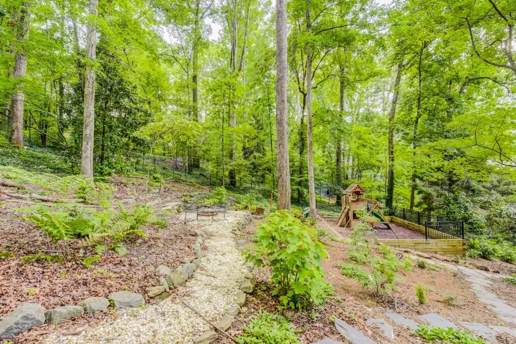 375 Forest Hills Drive, Atlanta, Georgia 30342, 3 Bedrooms Bedrooms, ,2 BathroomsBathrooms,Residential,Sold,375 Forest Hills Drive,6029662